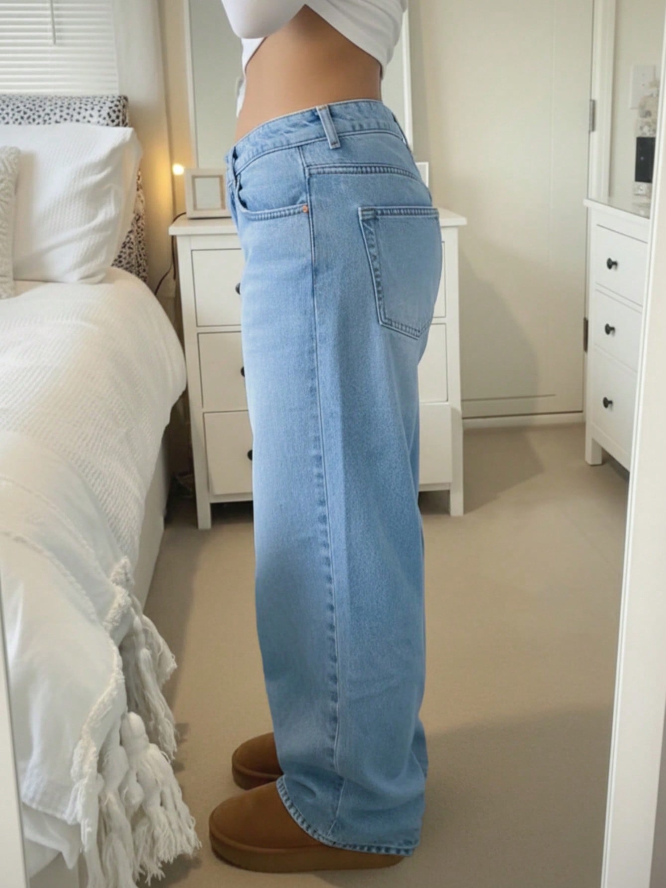 Distressed Jeans - Photo 2