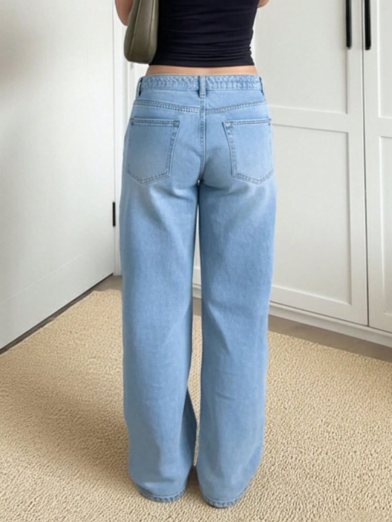 Distressed Jeans - Photo 4